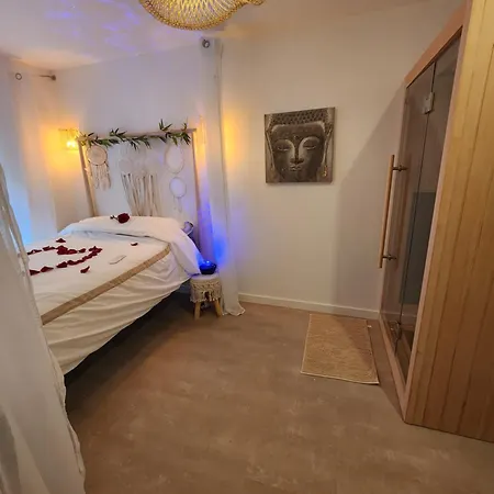 Candle Apartment